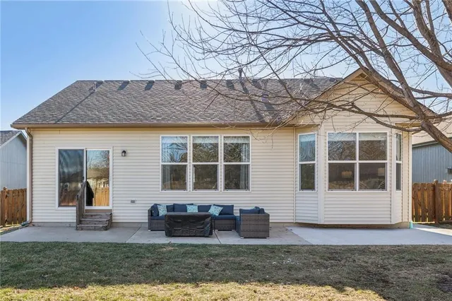 $479,500 | 1022 Southwest Cheshire Drive, Lee's Summit, MO 64083