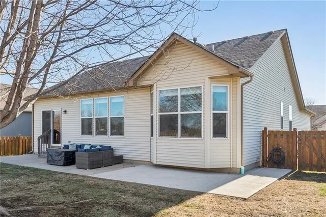 $479,500 | 1022 Southwest Cheshire Drive, Lee's Summit, MO 64083