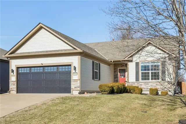 $479,500 | 1022 Southwest Cheshire Drive, Lee's Summit, MO 64083