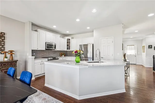 $479,500 | 1022 Southwest Cheshire Drive, Lee's Summit, MO 64083