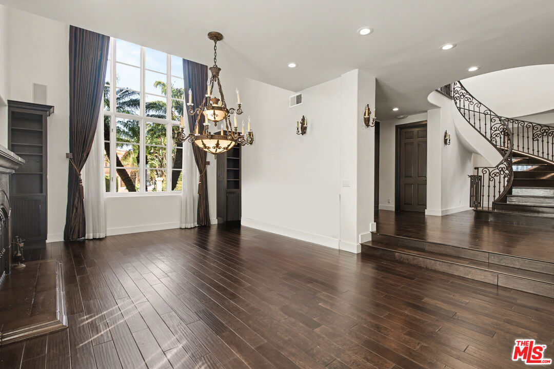 12608 Promontory Road Los Angeles, CA 90049 - Photo 8 of 59