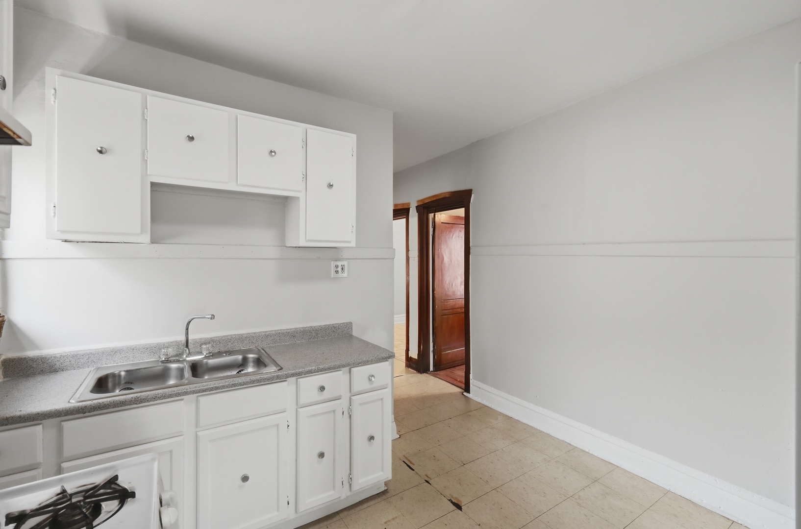 1315 North Massasoit Avenue Chicago, IL 60651 - Photo 8 of 17