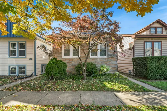 $299,900 | 1536 Kenilworth Avenue, Berwyn, IL 60402
