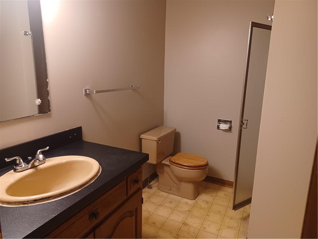 396 Valley Road Bronson, KS 66716 - Photo 8 of 29