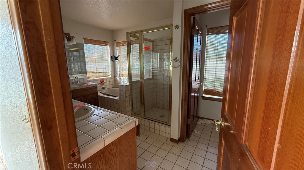 13116 Rincon Road Apple Valley, CA 92308 - Photo 25 of 62 Primary Bath
