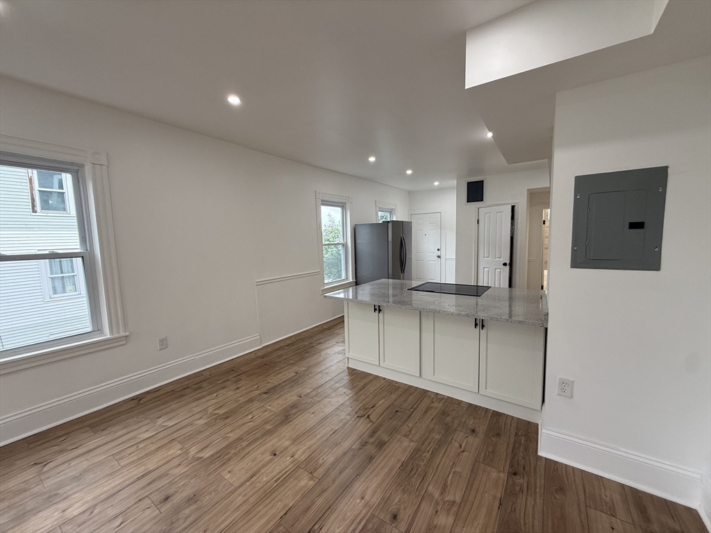 19 Reeves Street, Unit 3 Worcester, MA 01607 - Photo 2 of 8
