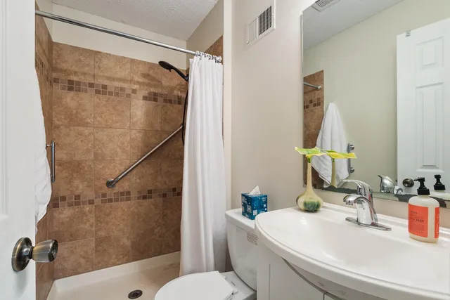 $325,000 | 221 River Woods Lane, Burnsville, MN 55337