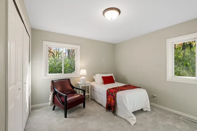 $325,000 | 221 River Woods Lane, Burnsville, MN 55337