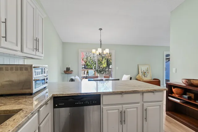 $325,000 | 221 River Woods Lane, Burnsville, MN 55337