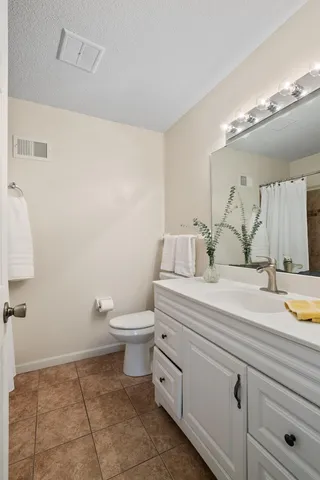 $325,000 | 221 River Woods Lane, Burnsville, MN 55337