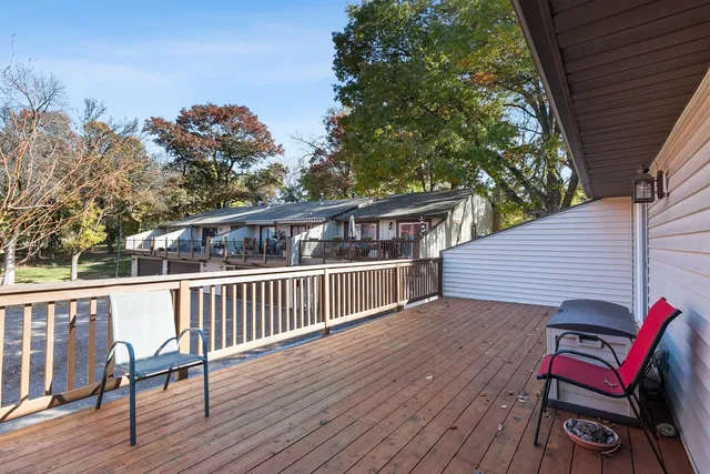 $325,000 | 221 River Woods Lane, Burnsville, MN 55337