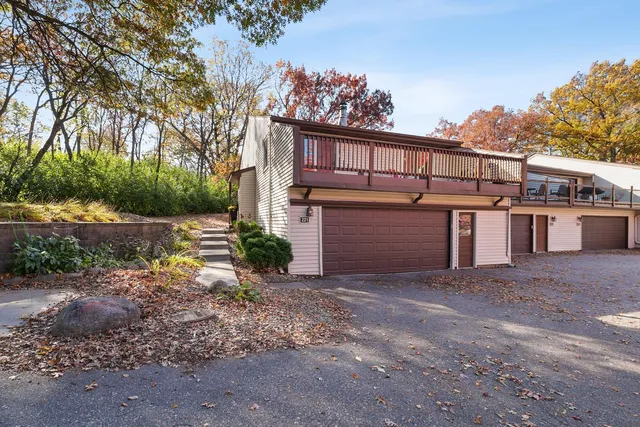 $325,000 | 221 River Woods Lane, Burnsville, MN 55337