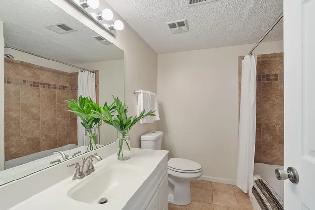 $325,000 | 221 River Woods Lane, Burnsville, MN 55337