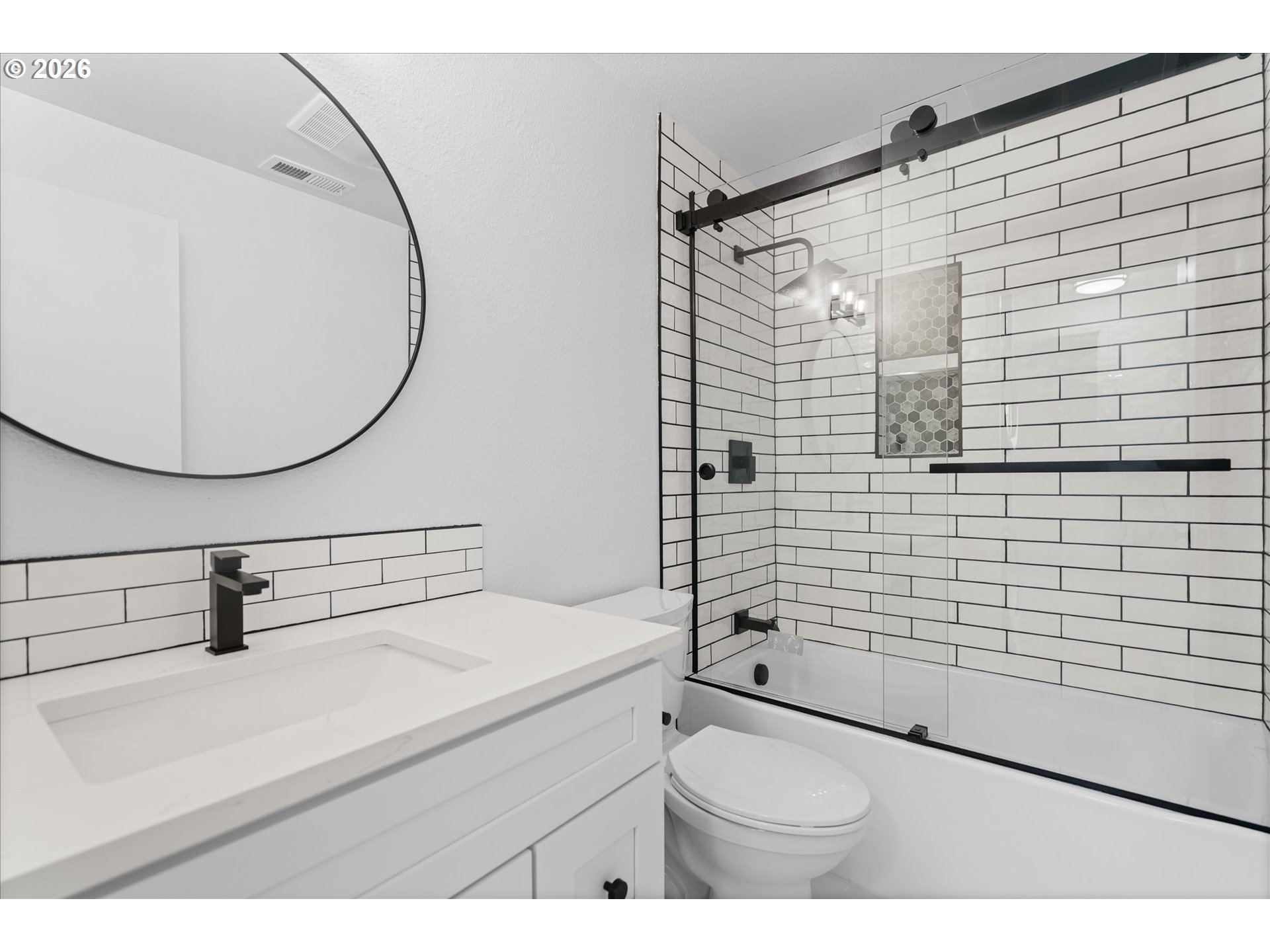 602 South Vermont Street Portland, OR 97219 - Photo 33 of 46 a bathroom with a toilet a sink and mirror