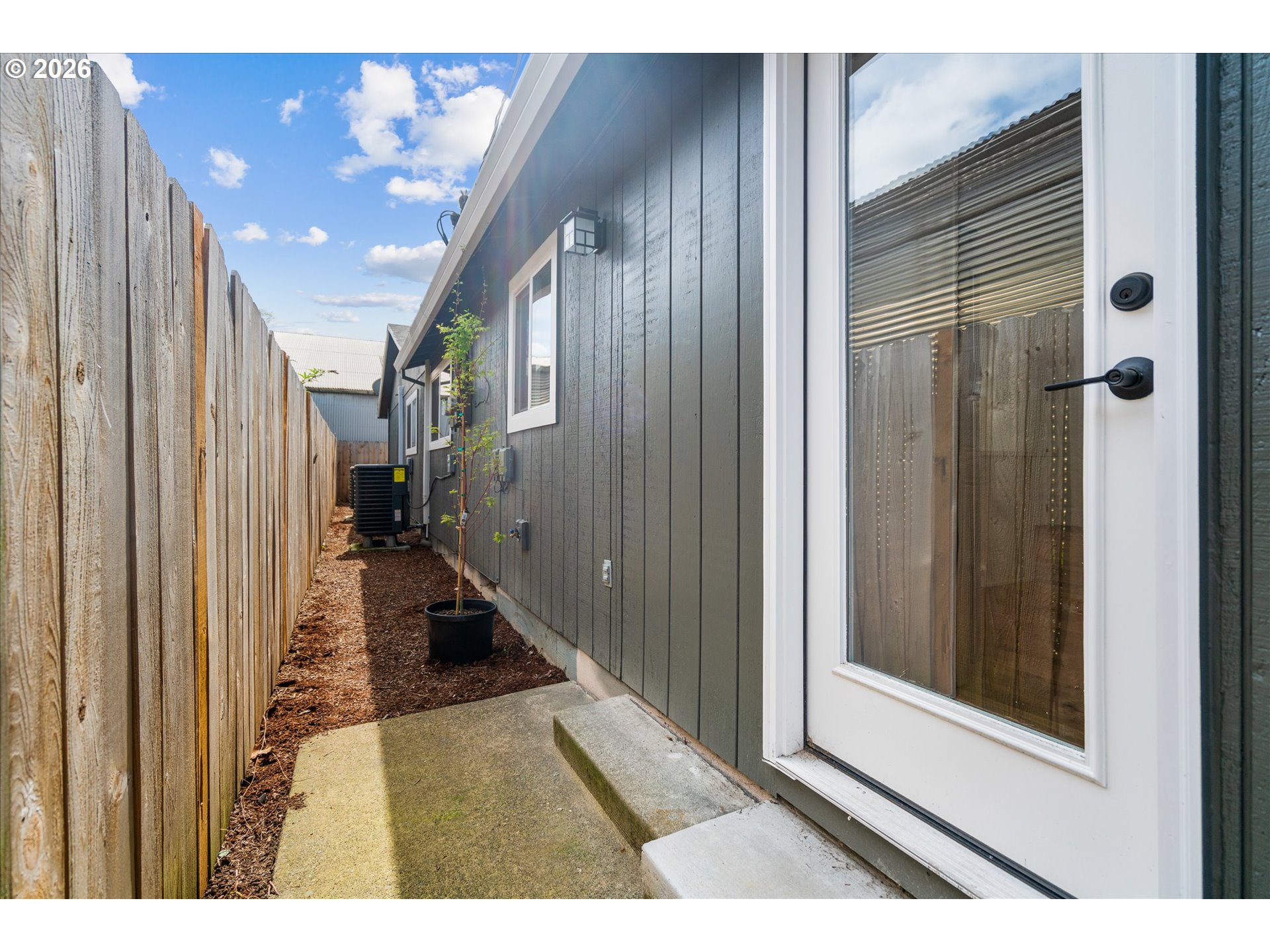 602 South Vermont Street Portland, OR 97219 - Photo 34 of 46 a view of entryway