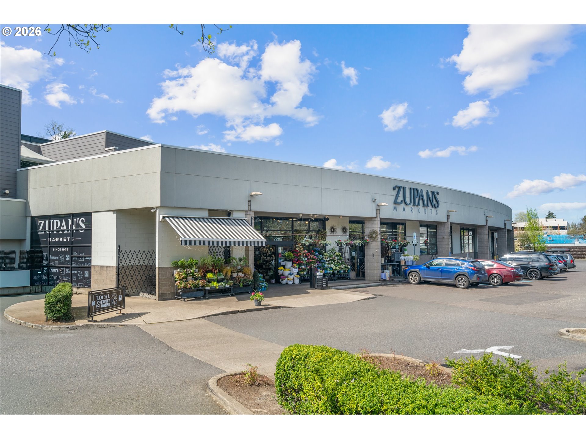 602 South Vermont Street Portland, OR 97219 - Photo 42 of 46 a front view of a building with street