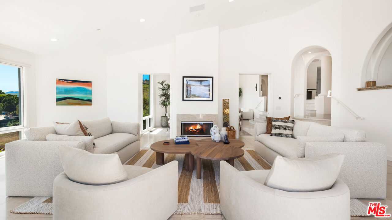 27445 Winding Way Malibu, CA 90265 - Photo 11 of 59