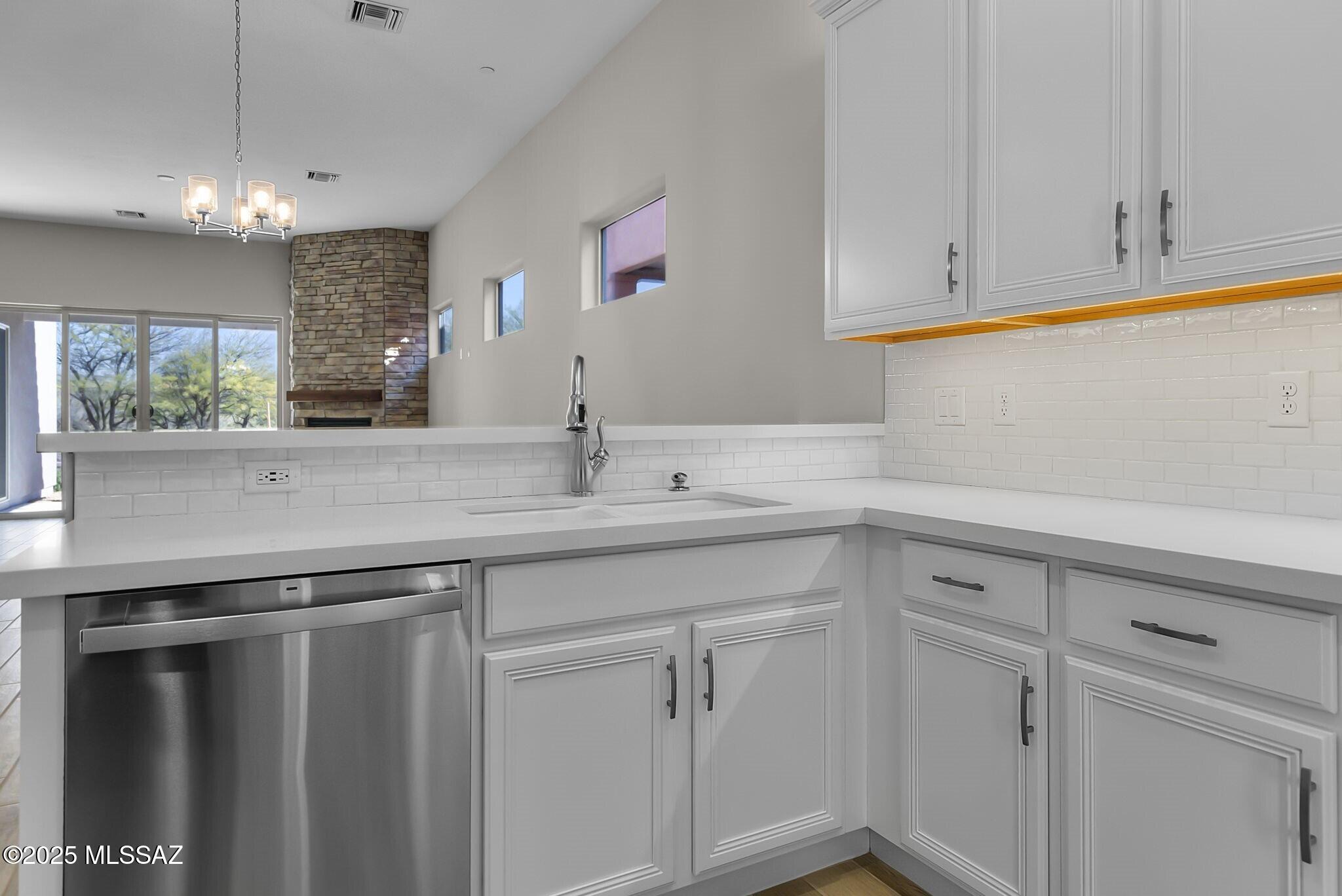 2171 Embarcadero Way Tubac, AZ 85646 - Photo 9 of 37 Kitchen