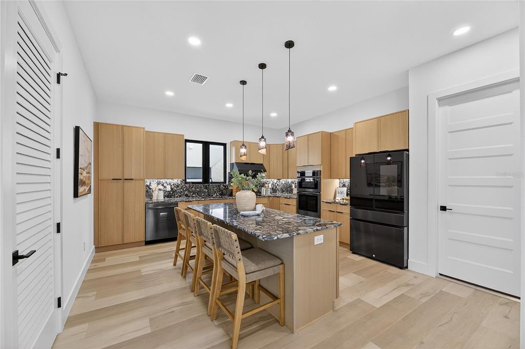 2335 Oak Terrace Sarasota, FL 34231 - Photo 18 of 83