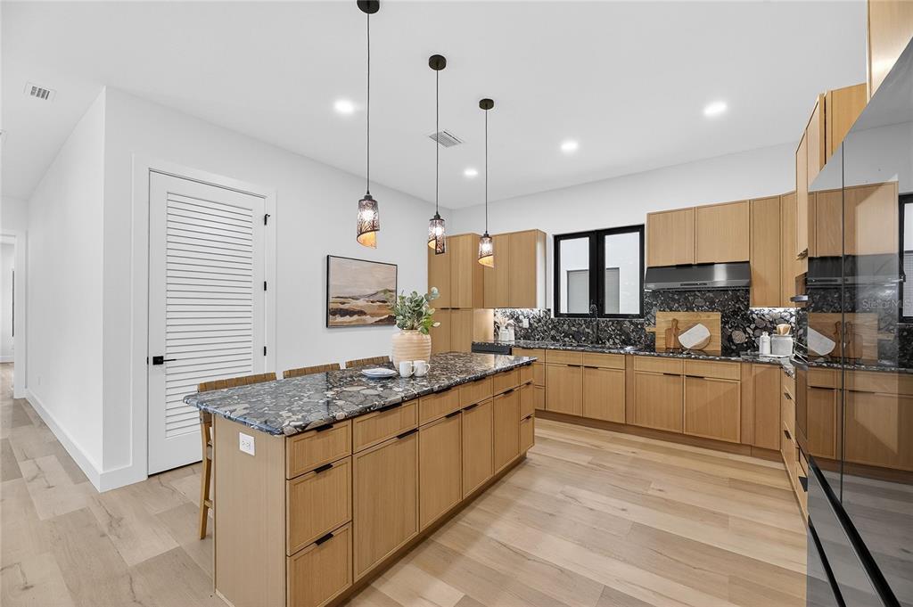 2335 Oak Terrace Sarasota, FL 34231 - Photo 20 of 83