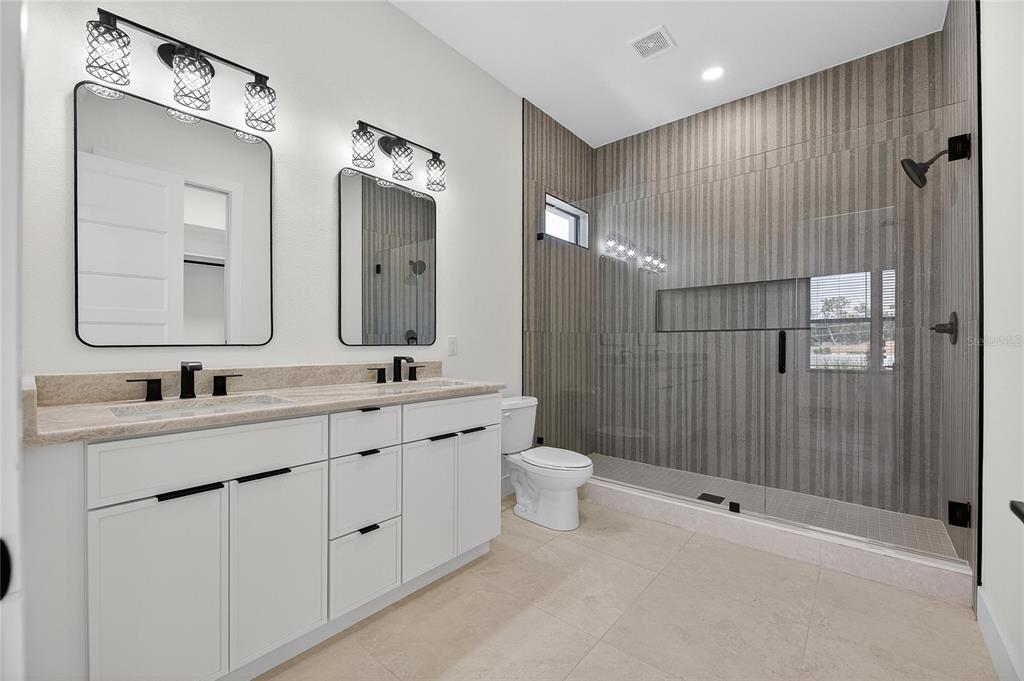 2335 Oak Terrace Sarasota, FL 34231 - Photo 36 of 83