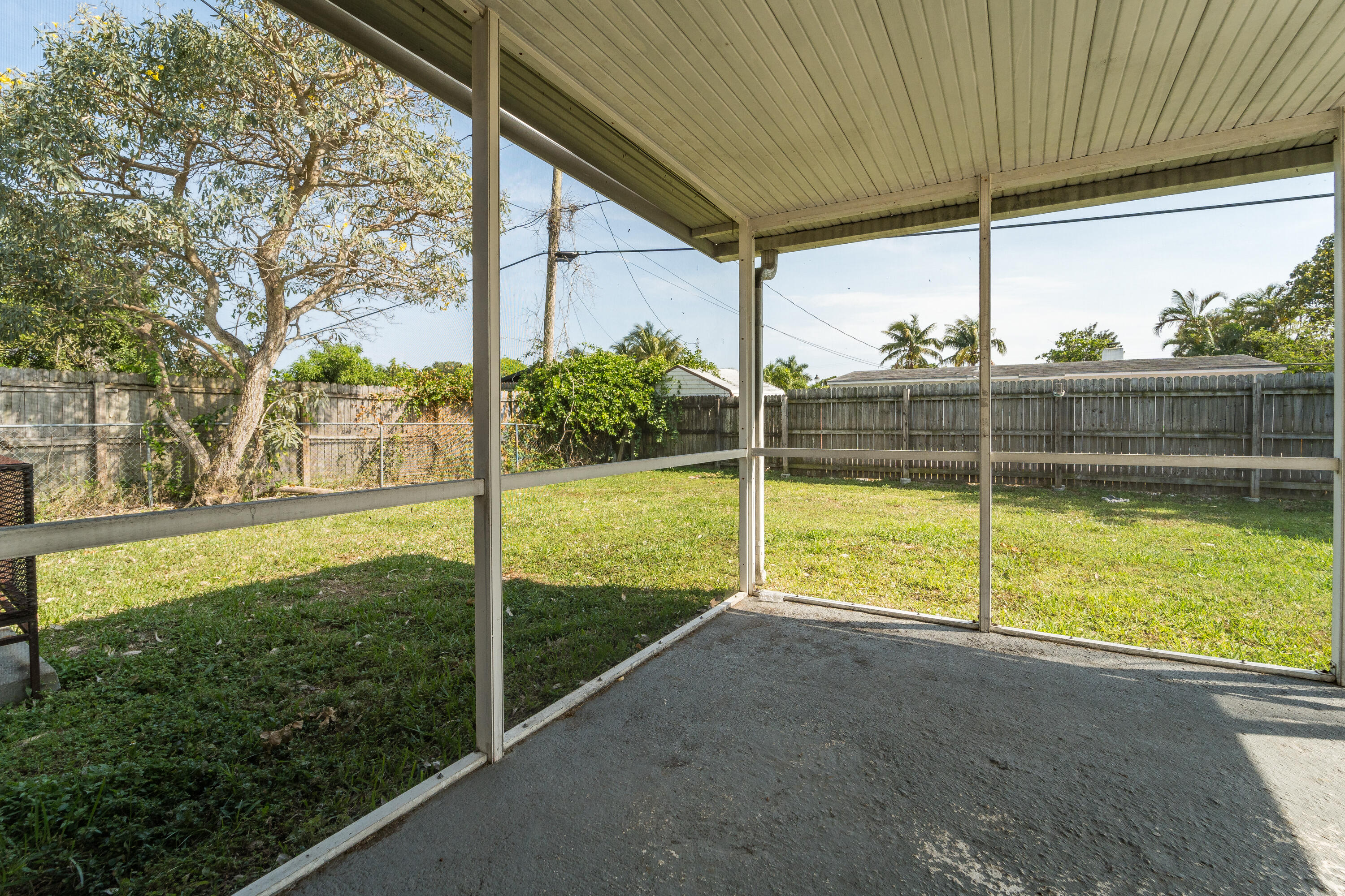 632 Beech Road West Palm Beach, FL 33409 - Photo 14 of 19 632 Beech Rd West Palm Beach o-1