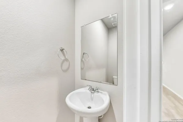 $1,450 | 266 Stefan Estate, San Antonio, TX 78253