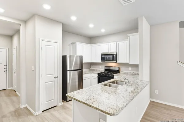 $1,450 | 266 Stefan Estate, San Antonio, TX 78253