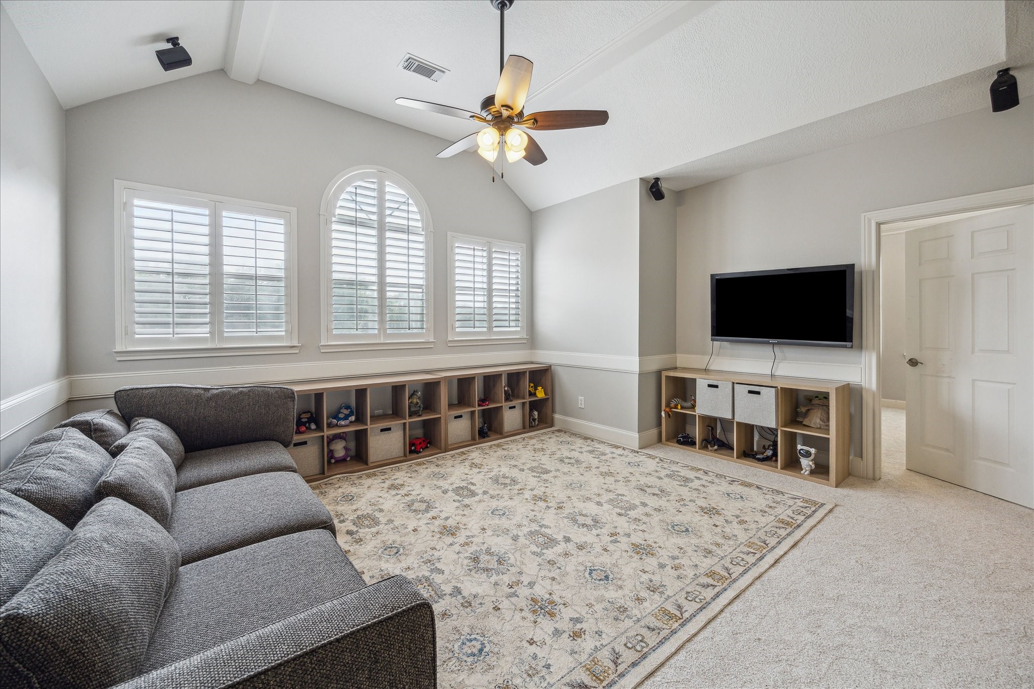 13627 Ashley Run Houston, TX 77077 - Photo 18 of 30 a living room with furniture and a flat screen tv
