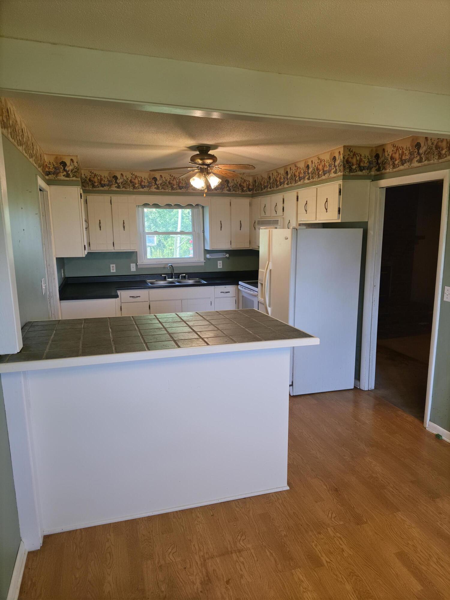 57 Vicksburg Estate Road Benton, KY 42025 - Photo 15 of 30 Kitchen