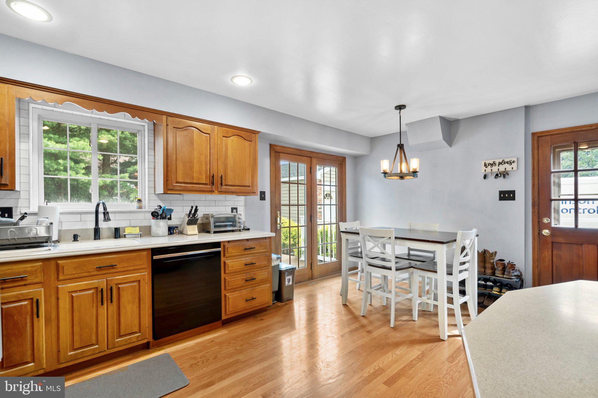 1016 Green Lane Secane, PA 19018 - Photo 11 of 39