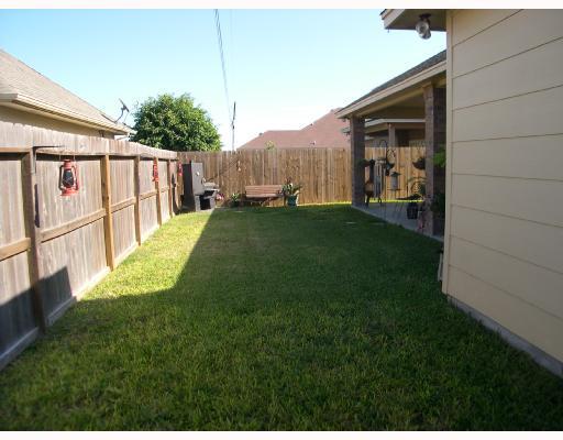 6542 Lens Drive Corpus Christi, TX 78414 - Photo 6 of 8 a view of a back yard