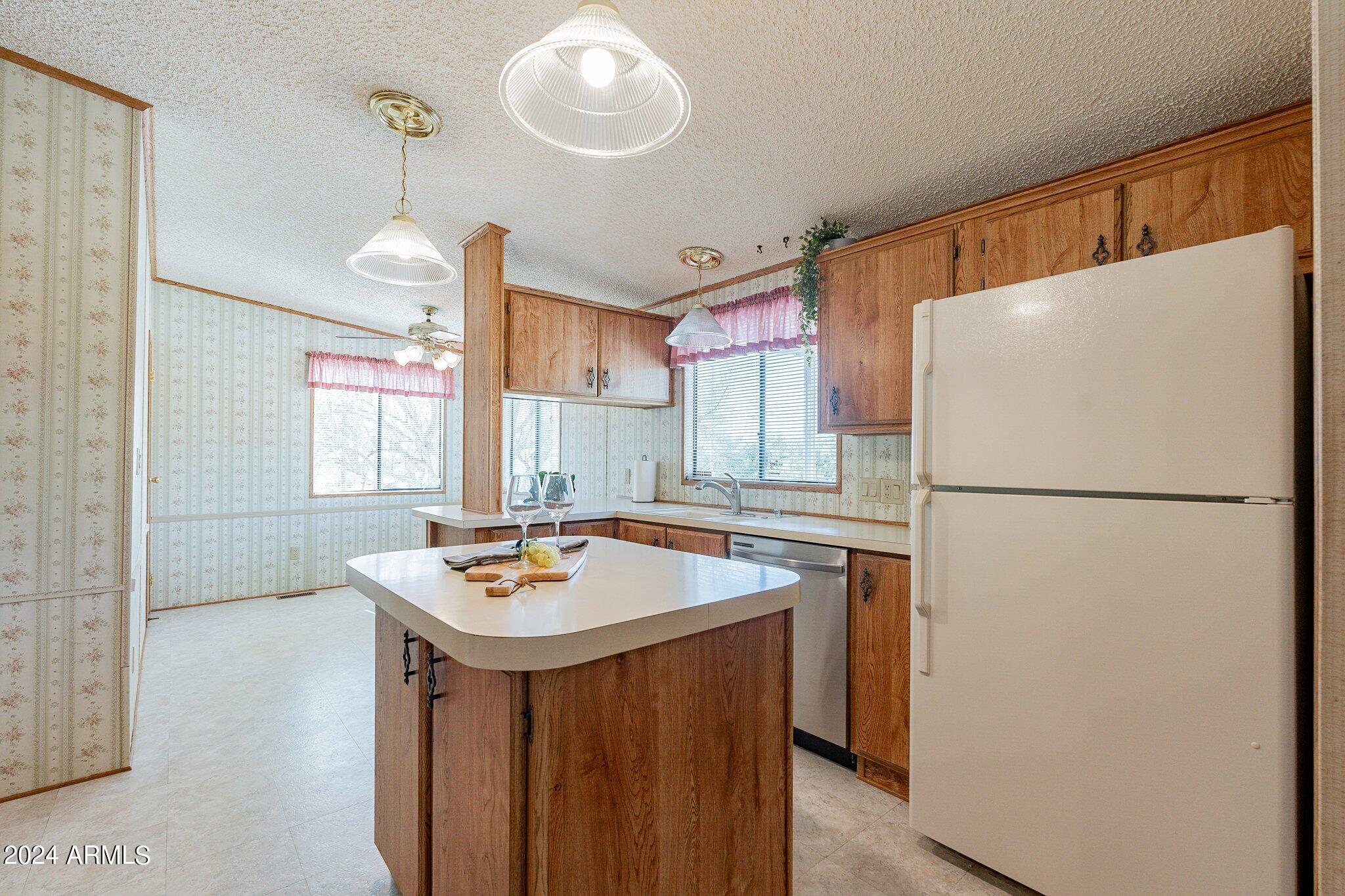 8945 North Page Road Florence, AZ 85132 - Photo 11 of 37 Appliances included