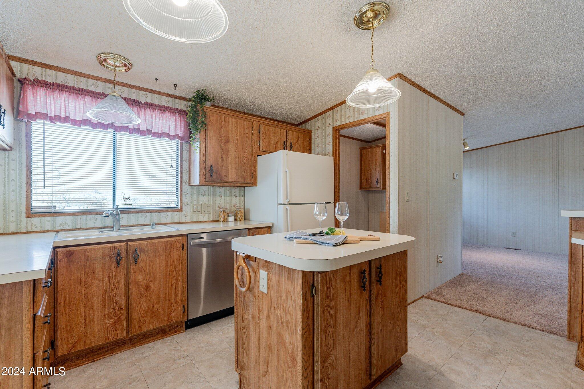 8945 North Page Road Florence, AZ 85132 - Photo 12 of 37 Kitchen island