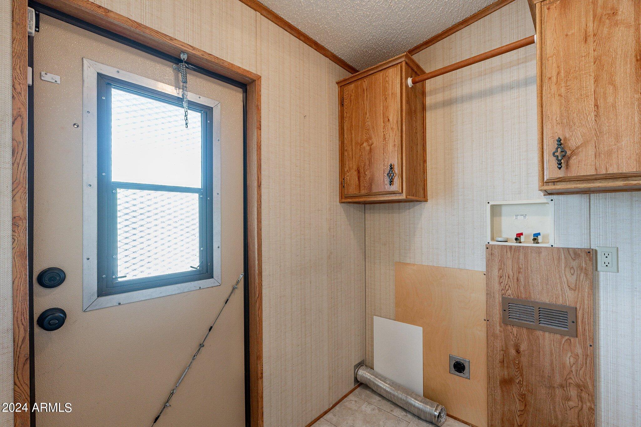 8945 North Page Road Florence, AZ 85132 - Photo 16 of 37 Laundryroom