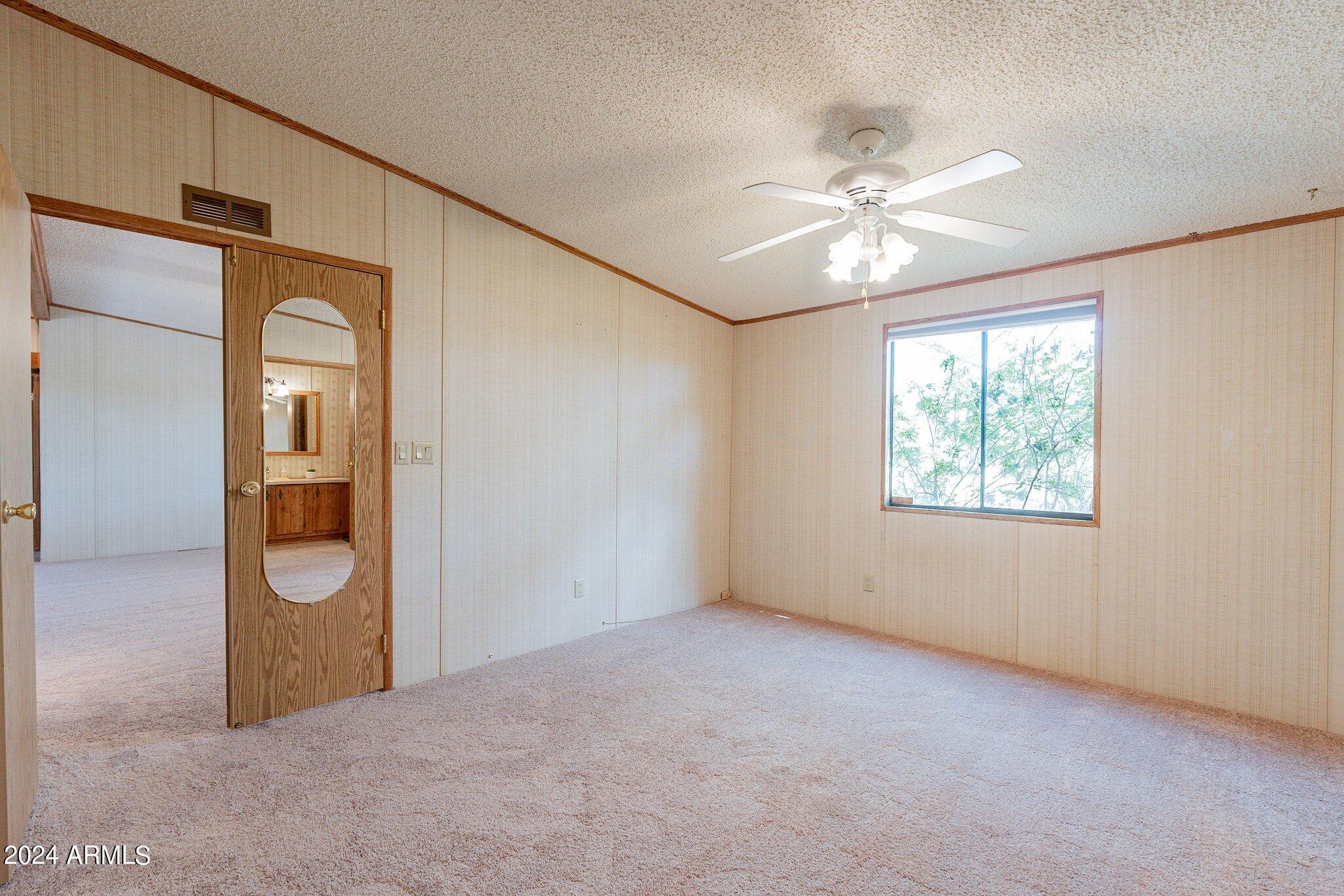 8945 North Page Road Florence, AZ 85132 - Photo 19 of 37 Primary Suite
