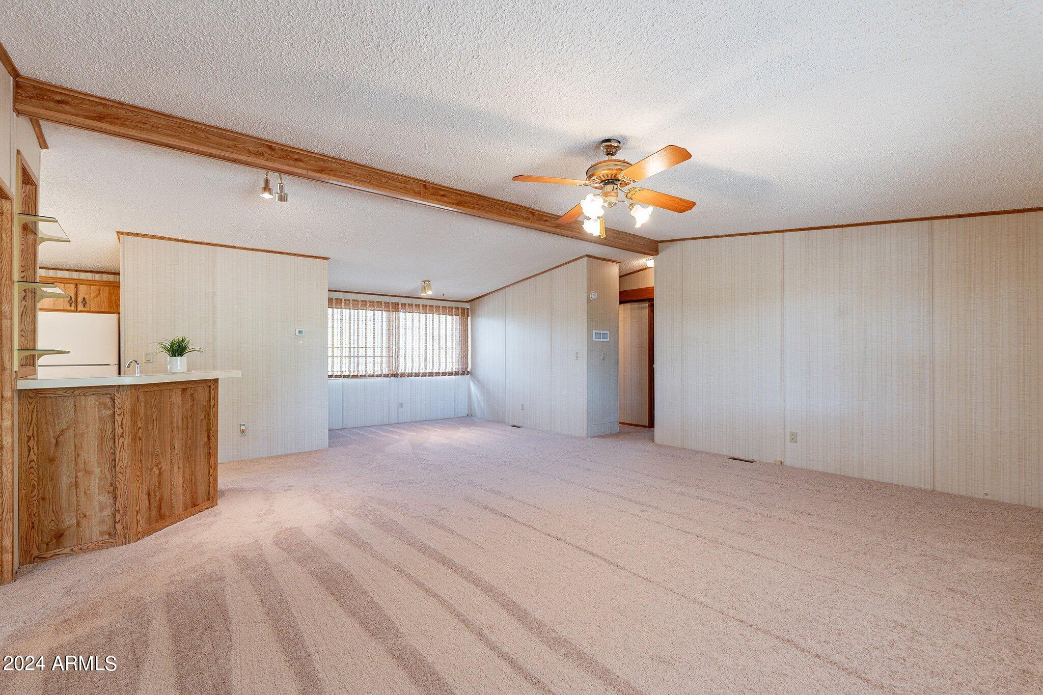 8945 North Page Road Florence, AZ 85132 - Photo 6 of 37 Livingroom