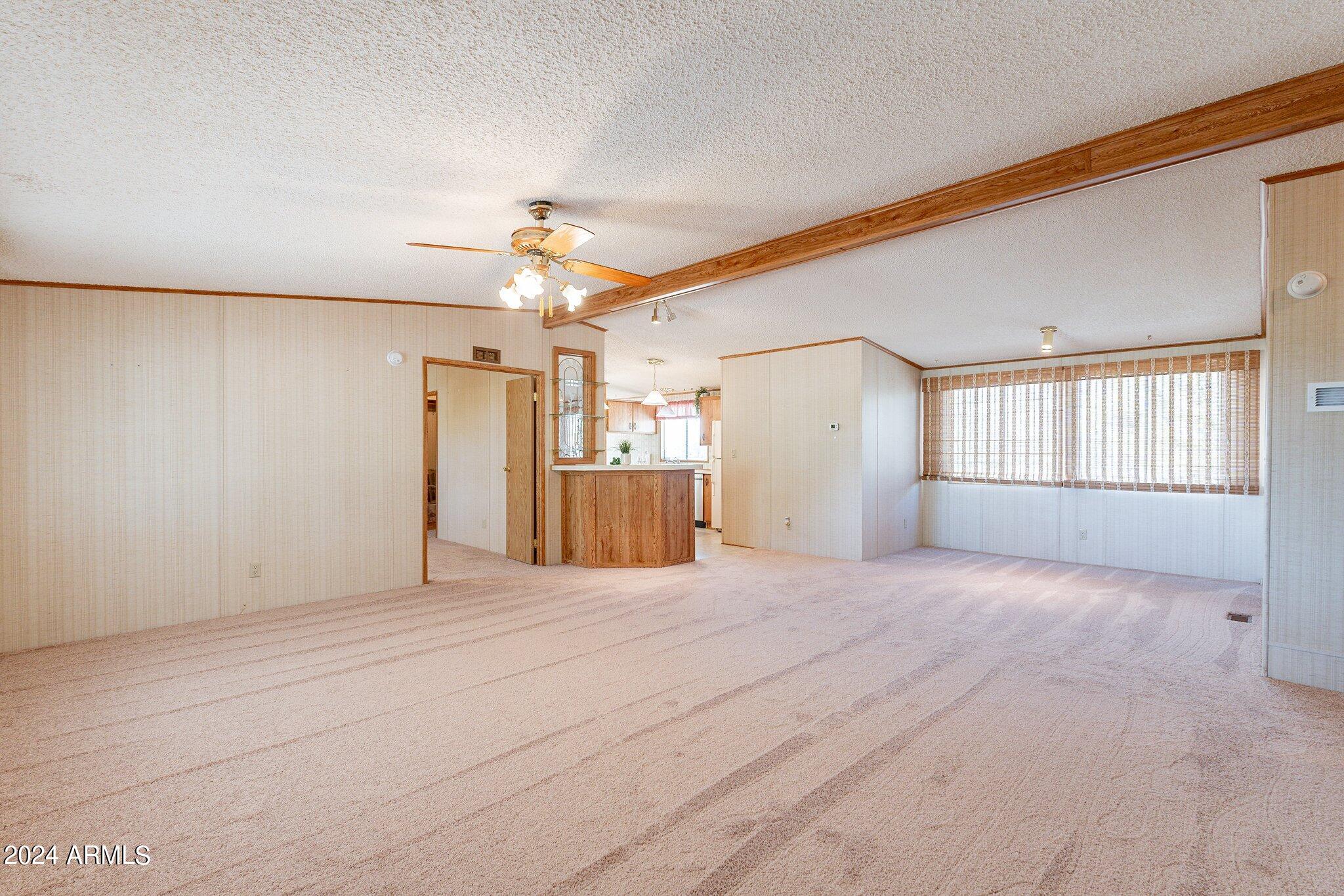 8945 North Page Road Florence, AZ 85132 - Photo 7 of 37 Livingroom