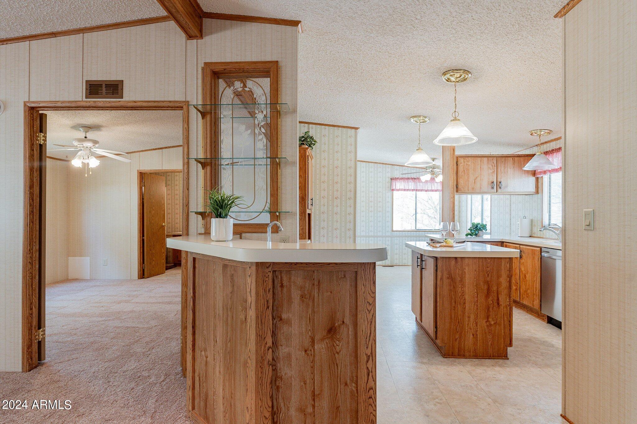 8945 North Page Road Florence, AZ 85132 - Photo 9 of 37 Wet bar