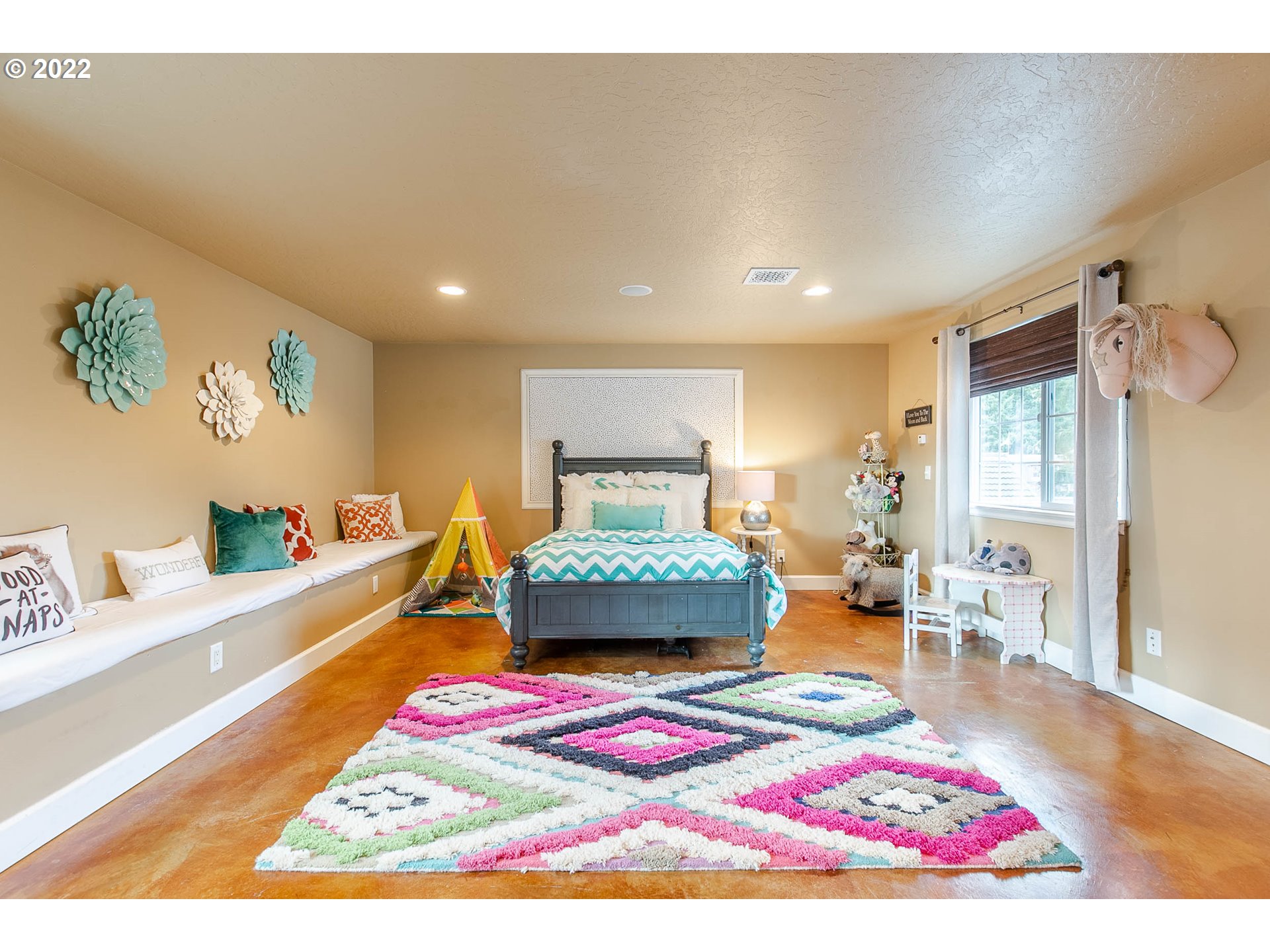 1597 Balboa Street Eugene, OR 97408 - Photo 18 of 27 a living room with furniture and a rug