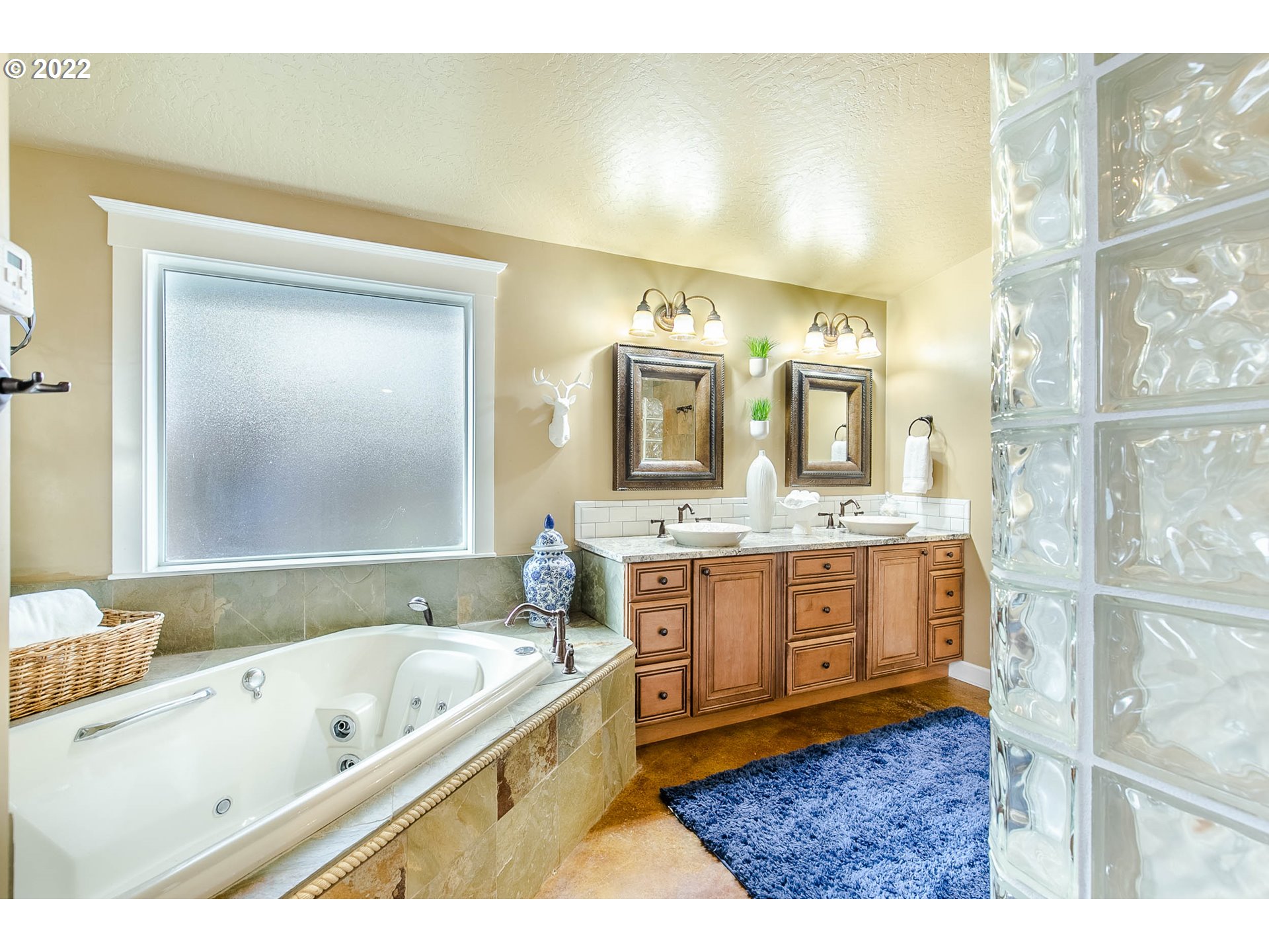 1597 Balboa Street Eugene, OR 97408 - Photo 8 of 27 a bathroom with a tub sink and mirror