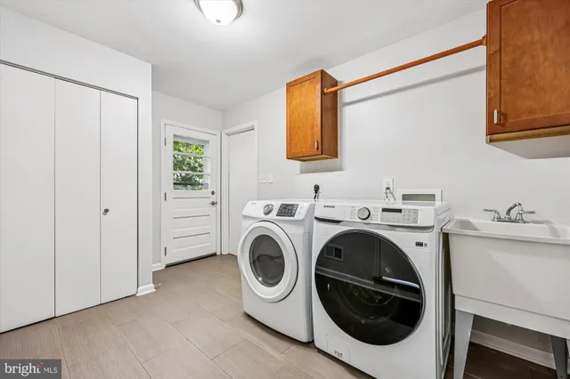 $1,068,000 | 8701 Sleepy Hollow Lane, Potomac, MD 20854