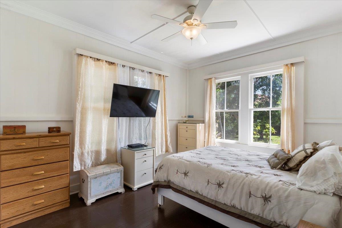 745 Kauhikoa Road Haiku, HI 96708 - Photo 7 of 8 a bedroom with a bed and a flat screen tv