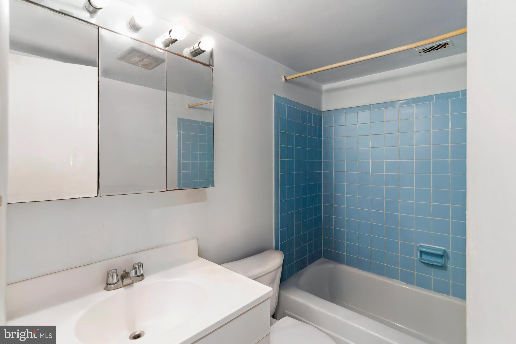 3362 Woodburn Road, Unit 13 Annandale, VA 22003 - Photo 17 of 19 a bathroom with a bathtub and a sink