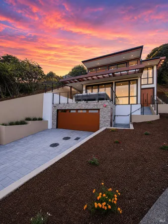 $5,998,000 | 106 Walnut Avenue, Corte Madera, CA 94925