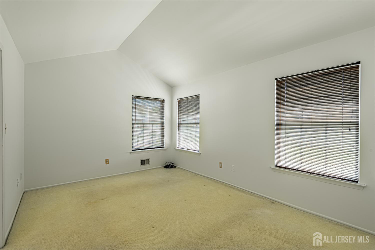 328 Lunar Road Piscataway, NJ 08854 - Photo 12 of 18