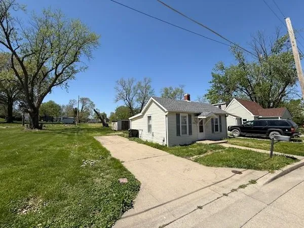 $117,900 | 204 North 10th Street, Savannah, MO 64485