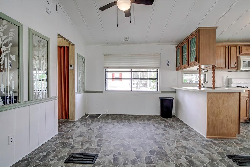 9298 Grizzly Bear Lane Weeki Wachee, FL 34613 - Photo 11 of 33