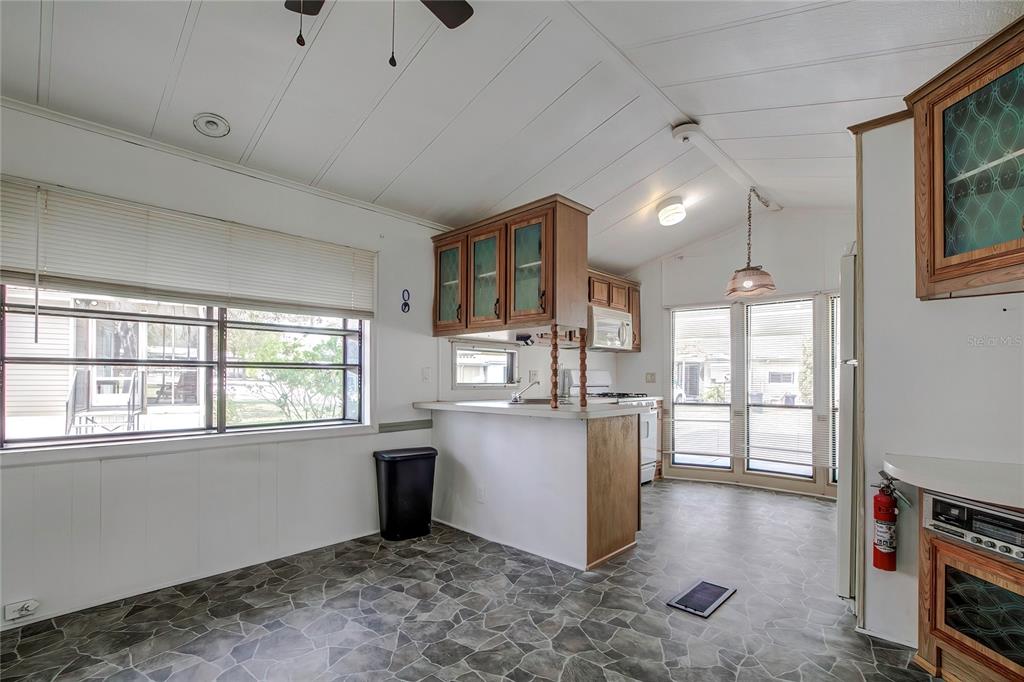 9298 Grizzly Bear Lane Weeki Wachee, FL 34613 - Photo 12 of 33