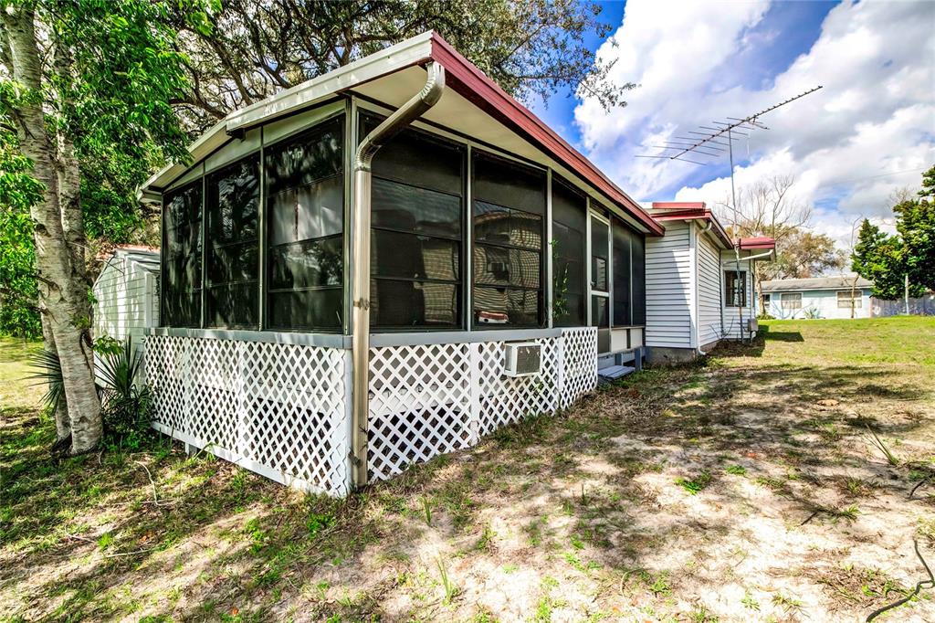 9298 Grizzly Bear Lane Weeki Wachee, FL 34613 - Photo 4 of 33
